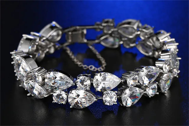 FancyNeck- Mona Lisa Grown Diamond Necklace